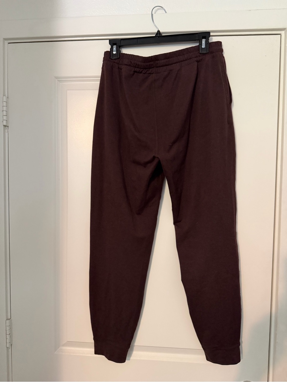 Women’s Vuori Performance Jogger in Mahogany Heather Size M Long 28” - Picture 4 of 5